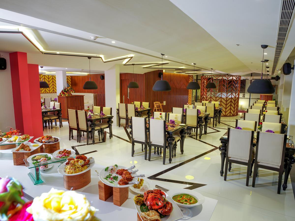 The Blooms Cochin Hotel Kochi Exterior photo