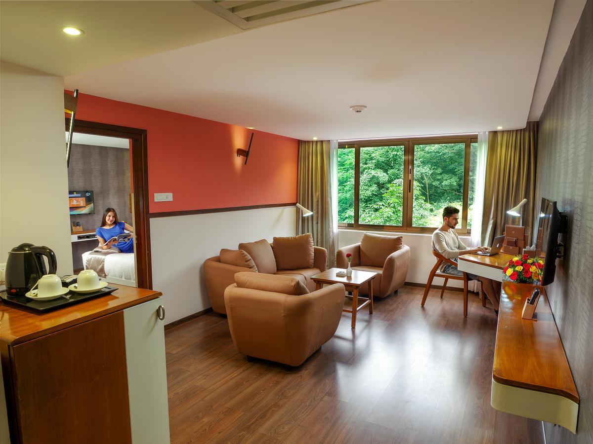 The Blooms Cochin Hotel Kochi Exterior photo